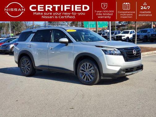 2022 Nissan Pathfinder SL 2WD
