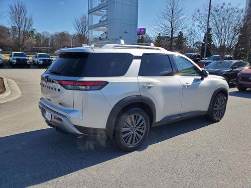 2022 Nissan Pathfinder SL 2WD