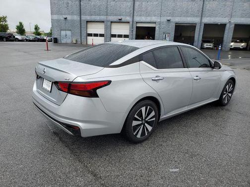 Brilliant Silver Metallic 2022 Nissan Altima 2.5 SV