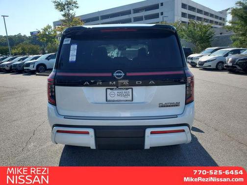 Everest White Pearl Tricoat/Super Black 2026 Nissan Armada Platinum Reserve