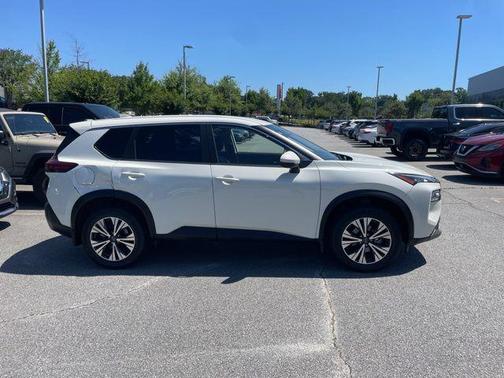 Pearl White Tricoat 2023 Nissan Rogue SV