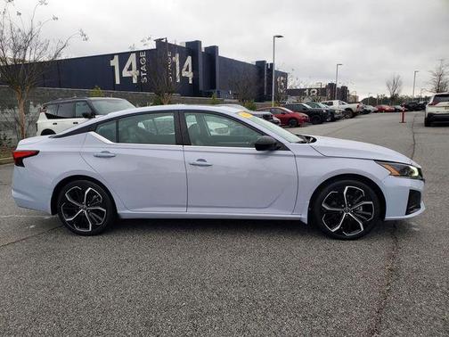 2023 Nissan Altima SR FWD