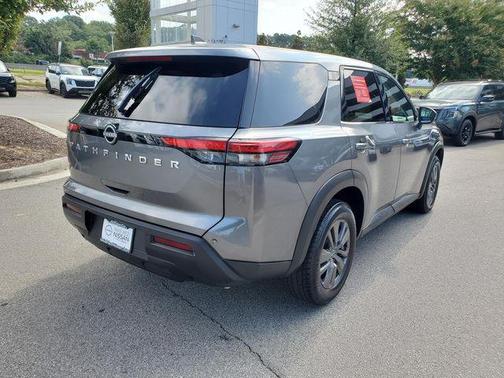 2022 Nissan Pathfinder S 2WD