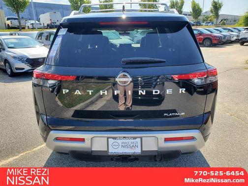 2025 Nissan Pathfinder Platinum FWD