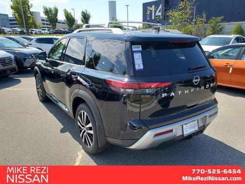 2025 Nissan Pathfinder Platinum FWD