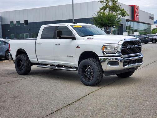 Bright White Clearcoat 2022 RAM 2500 Big Horn Crew Cab 4x4 6'4' Box