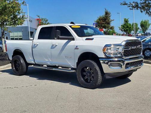 Bright White Clearcoat 2022 RAM 2500 Big Horn Crew Cab 4x4 6'4' Box