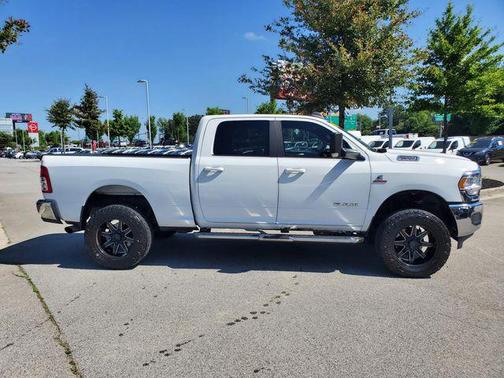 Bright White Clearcoat 2022 RAM 2500 Big Horn Crew Cab 4x4 6'4' Box