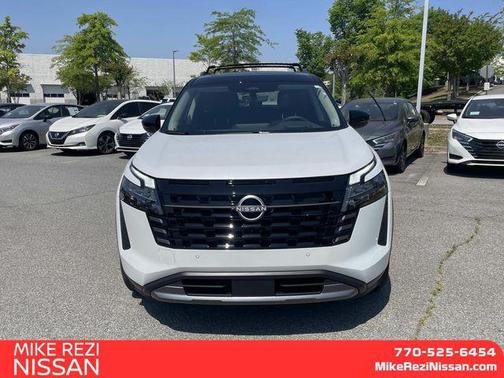 Everest White Pearl/Black 2026 Nissan Pathfinder Platinum