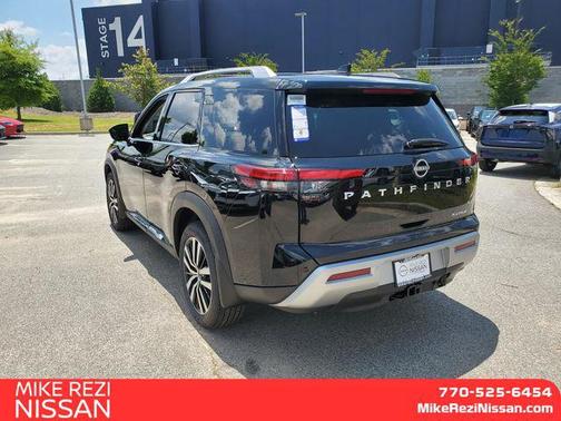 2025 Nissan Pathfinder Platinum FWD