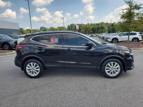 2022 Nissan Rogue Sport SV