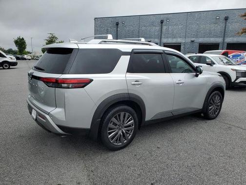 Brilliant Silver Metallic 2024 Nissan Pathfinder SL FWD