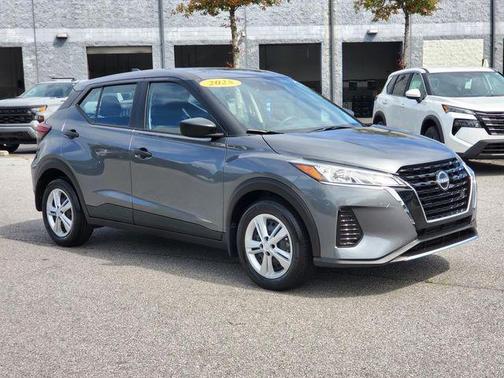 Gun Metallic 2025 Nissan Kicks S