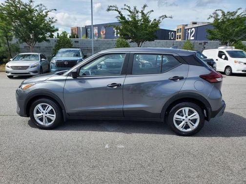 Gun Metallic 2025 Nissan Kicks S