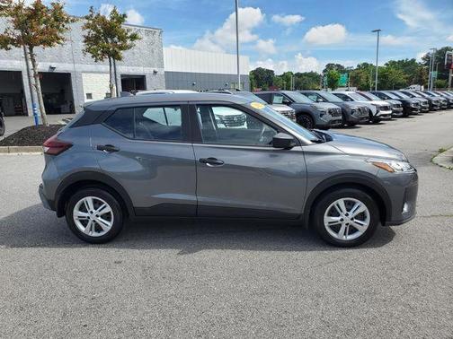 Gun Metallic 2025 Nissan Kicks S