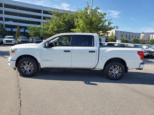 2024 Nissan Titan SV
