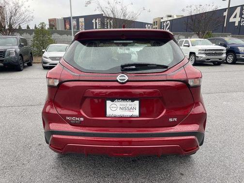2021 Nissan Kicks SR