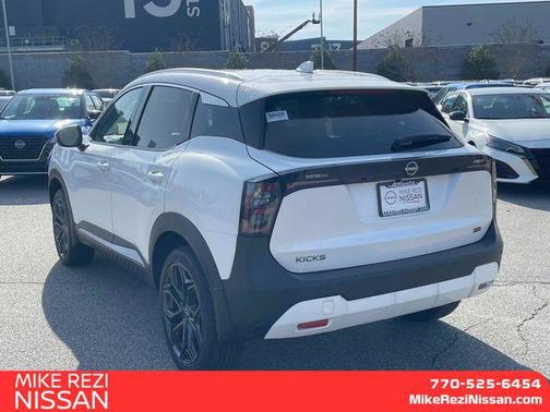 2025 Nissan Kicks SR