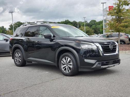 2022 Nissan Pathfinder SL 2WD