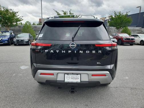 2022 Nissan Pathfinder SL 2WD