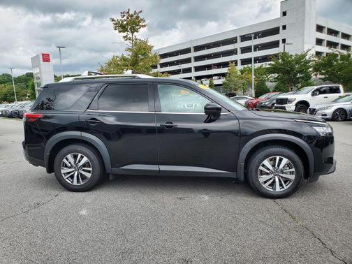 2022 Nissan Pathfinder SL 2WD