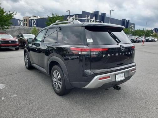2022 Nissan Pathfinder SL 2WD