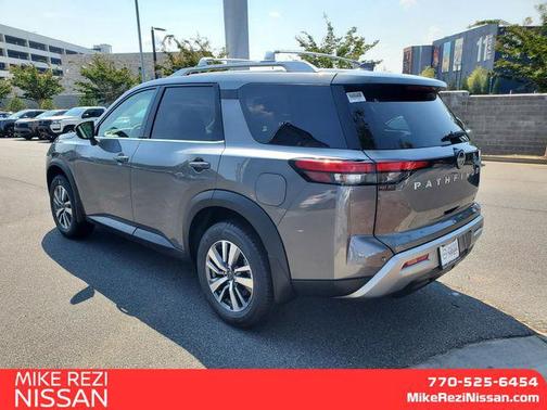 2025 Nissan Pathfinder SL FWD