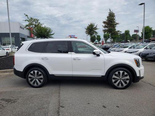 Glacial White Pearl 2022 Kia Telluride S