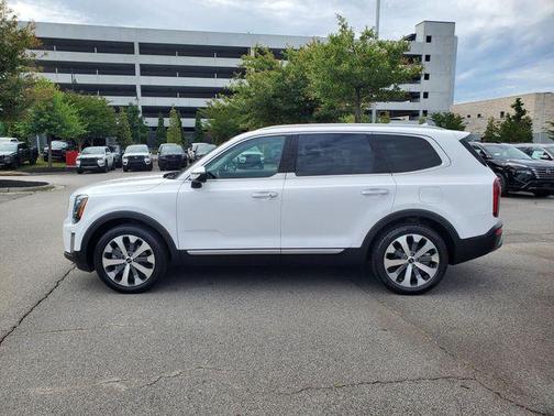 Glacial White Pearl 2022 Kia Telluride S