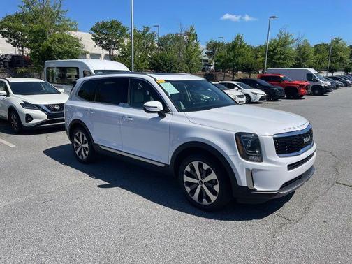 Glacial White Pearl 2022 Kia Telluride S