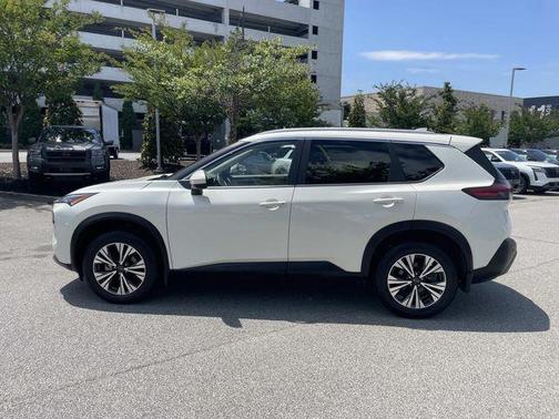 Pearl White Tricoat 2023 Nissan Rogue SV