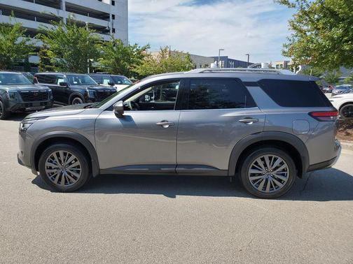 2024 Nissan Pathfinder SL 4WD