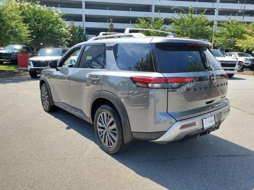 2024 Nissan Pathfinder SL 4WD