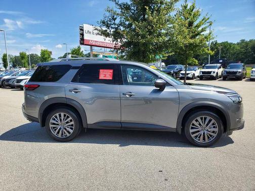 2024 Nissan Pathfinder SL 4WD