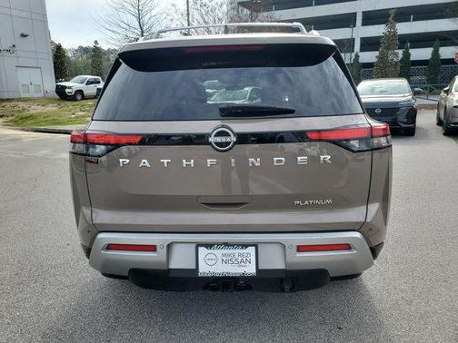 2023 Nissan Pathfinder Platinum FWD
