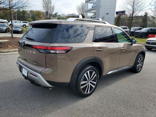 2023 Nissan Pathfinder Platinum FWD