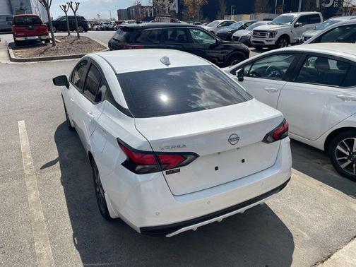 Aspen White 2025 Nissan Versa 1.6 SV