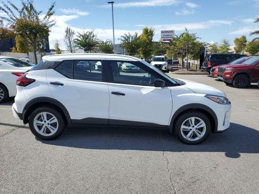 2025 Nissan Kicks S