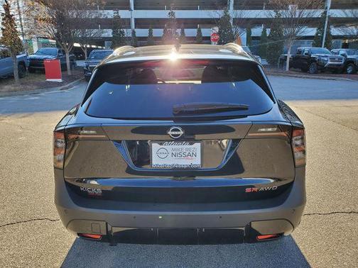 2025 Nissan Kicks SR