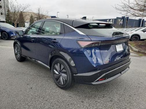 Deep Ocean Blue Pearl/Black Diamond Pearl 2023 Nissan ARIYA EVOLVE+