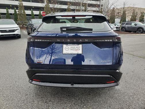 Deep Ocean Blue Pearl/Black Diamond Pearl 2023 Nissan ARIYA EVOLVE+