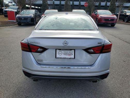 2022 Nissan Altima SR FWD