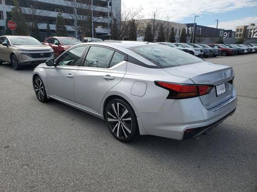 2022 Nissan Altima SR FWD