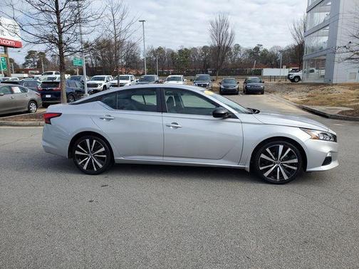 2022 Nissan Altima SR FWD