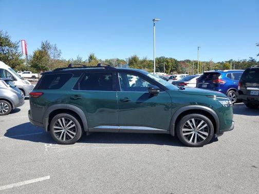 2023 Nissan Pathfinder Platinum FWD