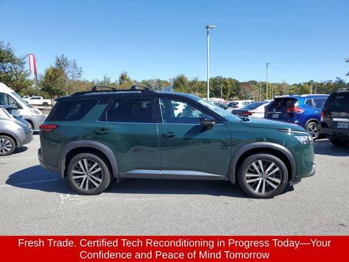2023 Nissan Pathfinder Platinum FWD