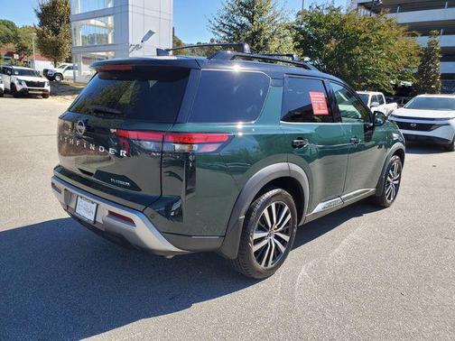 2023 Nissan Pathfinder Platinum FWD