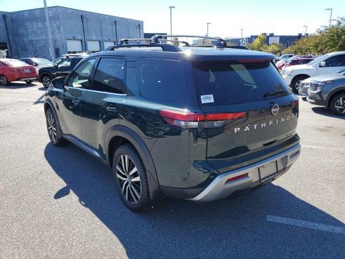 2023 Nissan Pathfinder Platinum FWD