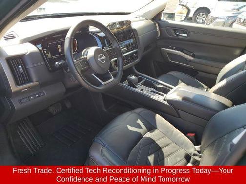 2023 Nissan Pathfinder Platinum FWD