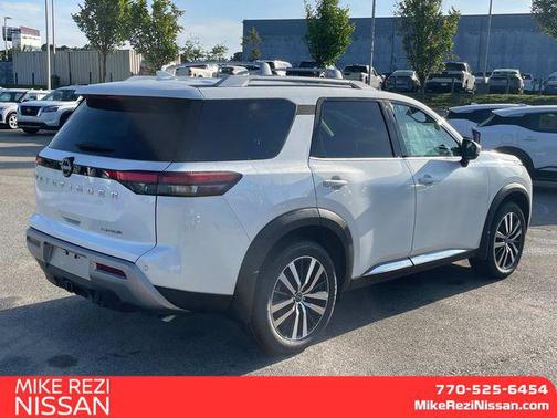 2025 Nissan Pathfinder Platinum FWD
